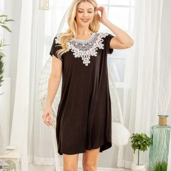 Floral Applique Black Dress - Picture 3 of 4